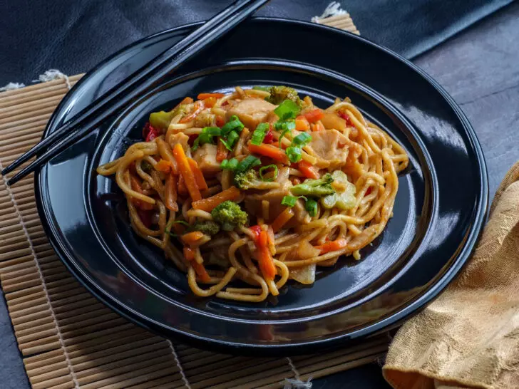 What’s the Difference Between Chop Suey and Chow Mein?