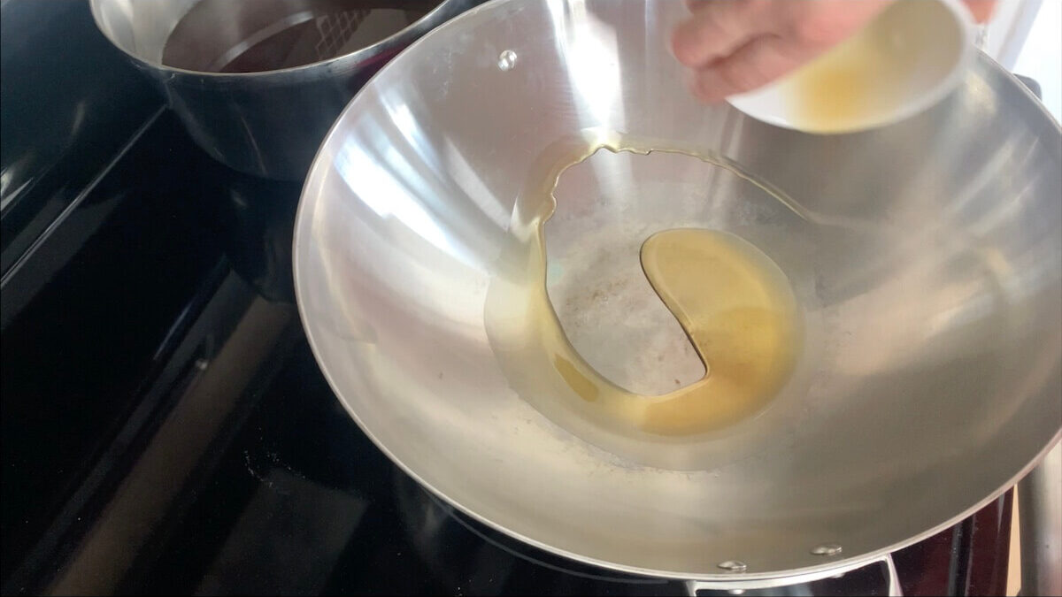 Add sesame oil to the wok and heat on medium-high heat.