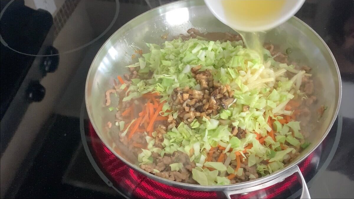 Add remaining veggies and chicken broth to harumaki filling. 