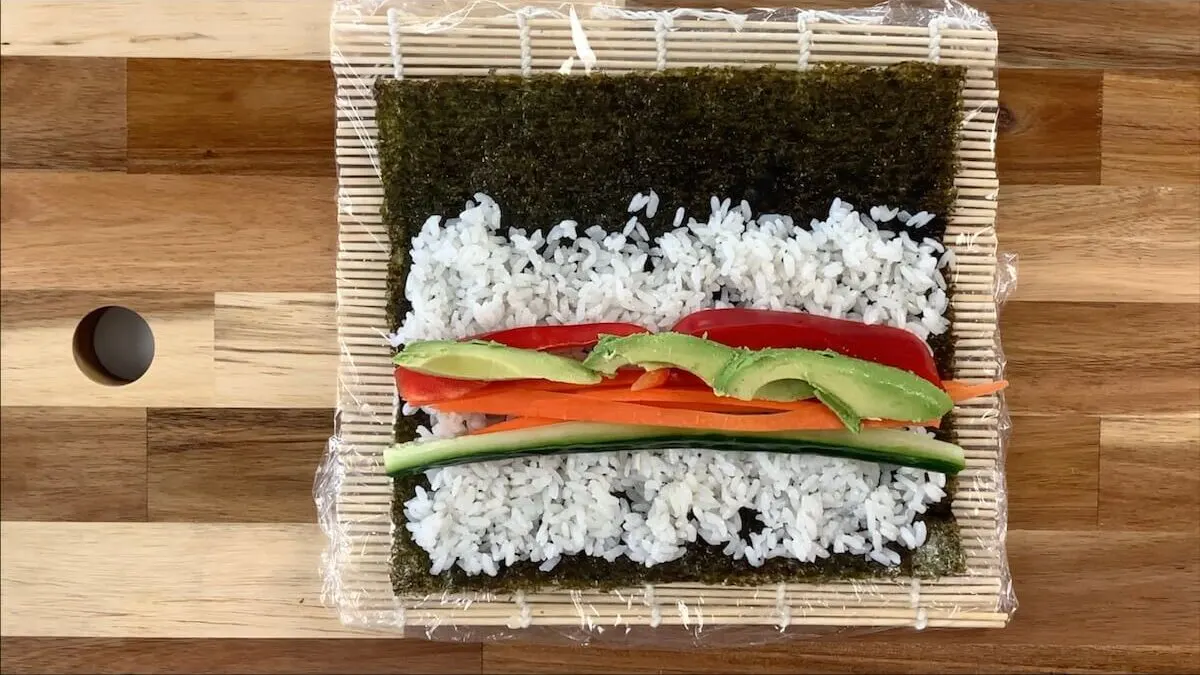 Add ingredients to the vegetable roll. 