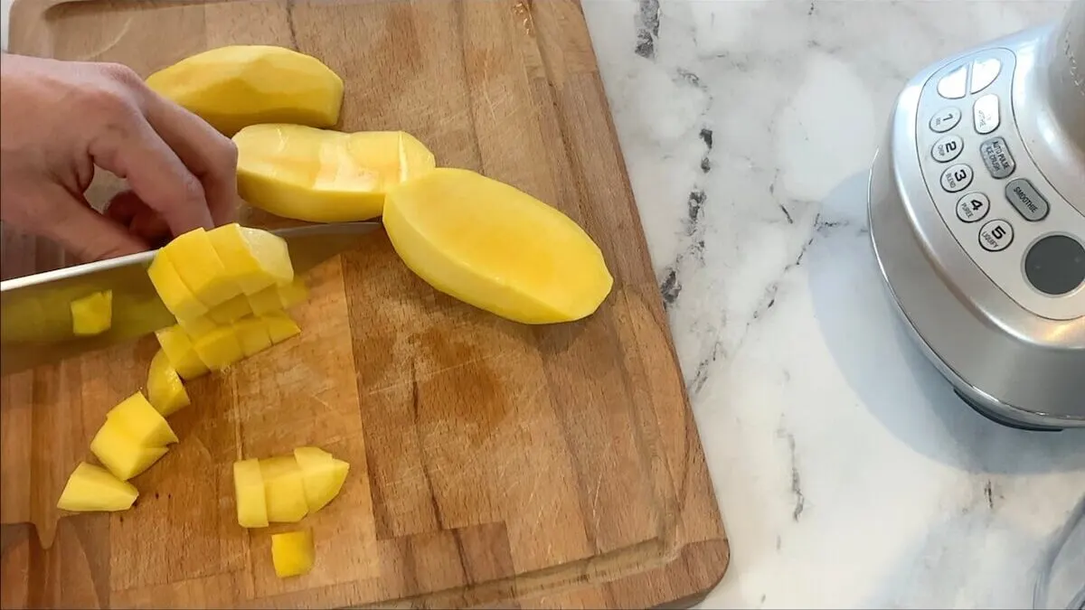 Remove the skin from the mangos and cut into chunks