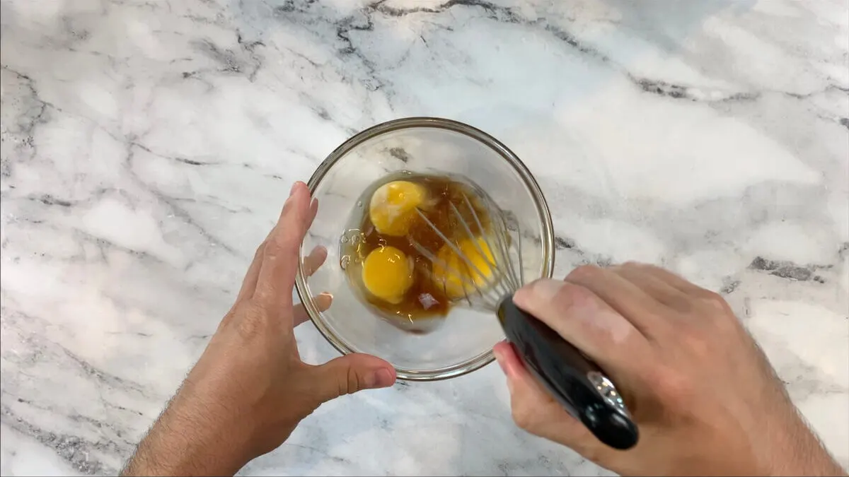 Mix the eggs, mirin, soy sauce, sugar and dashi into a mixing bowl to season the tamagoyaki. 