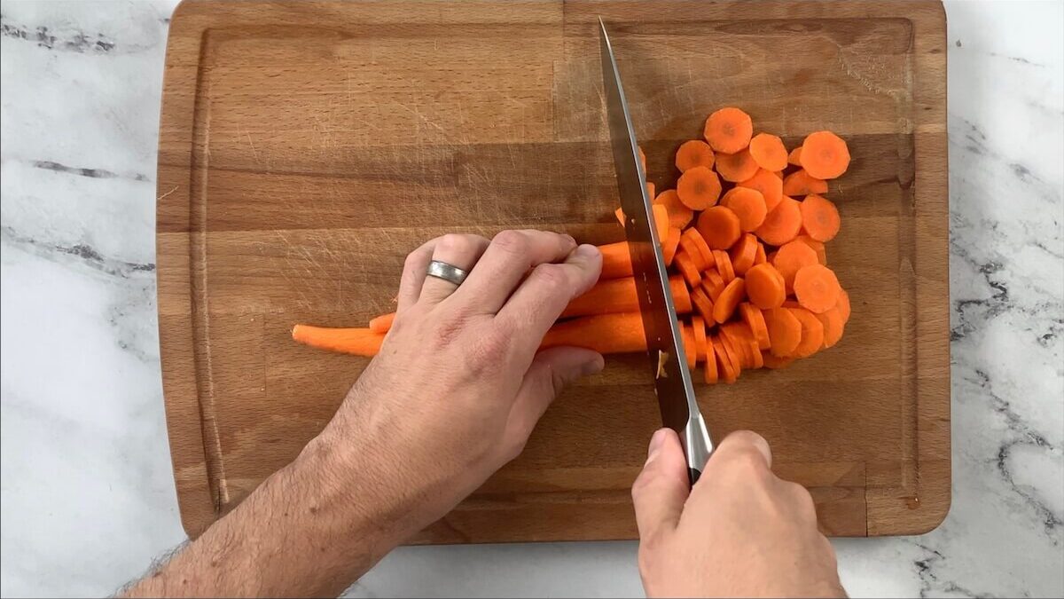 Cut the carrots into thin slices